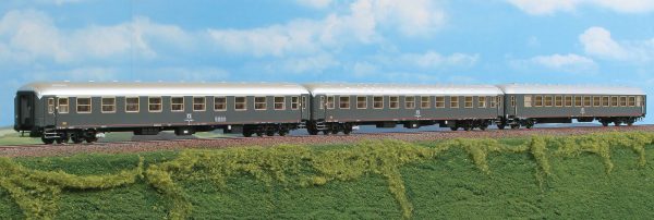 ACME 55227  Three car Passenger set "TRENI RAPIDI" FS