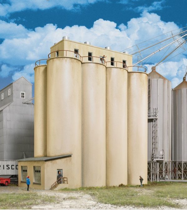 Walthers Cornerstone 2942   Modern Grain Head House w/Silos