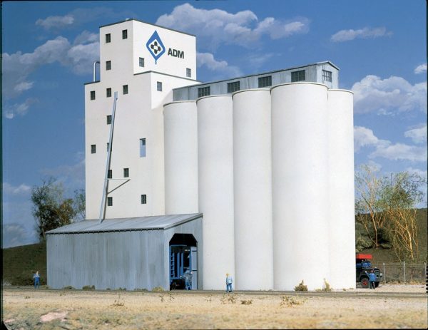 Walthers Cornerstone 3022   ADM Concrete Grain Elevator