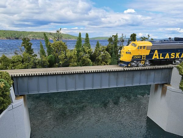 Walthers Cornerstone 4508  90' Single-Track Railroad Deck Girder Bridge