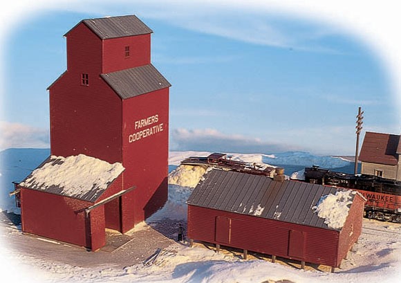 Walthers Cornerstone 3238  Farmer's Co-op Rural Grain Elevator