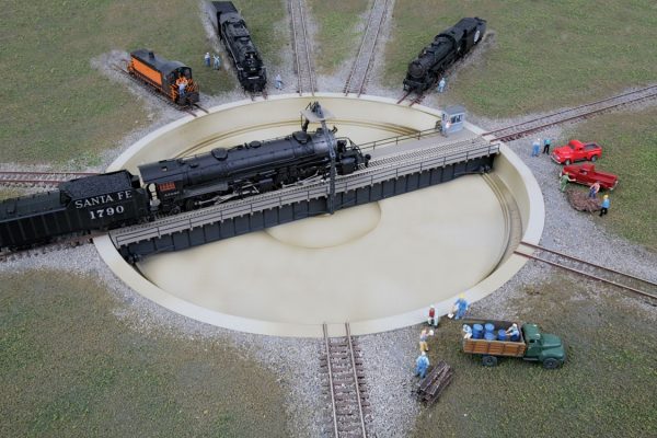 Walthers Cornerstone 2618  Motorized 130' Turntable