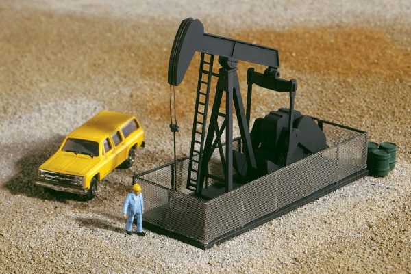 Walthers Cornerstone 3248  Walking Beam-Horse Head Oil Pump