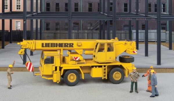 Walthers SceneMaster 11015  Two-Axle Truck Crane - Kit