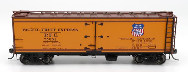 InterMountain Railway 47402-01  R-30-12-18 Wood Refrigerator Car - PFE Stripe