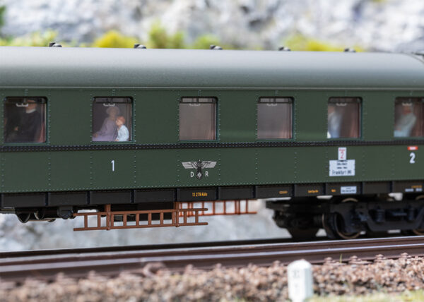 Trix 23388  “Hechtwagen” express train passenger car set, DRB