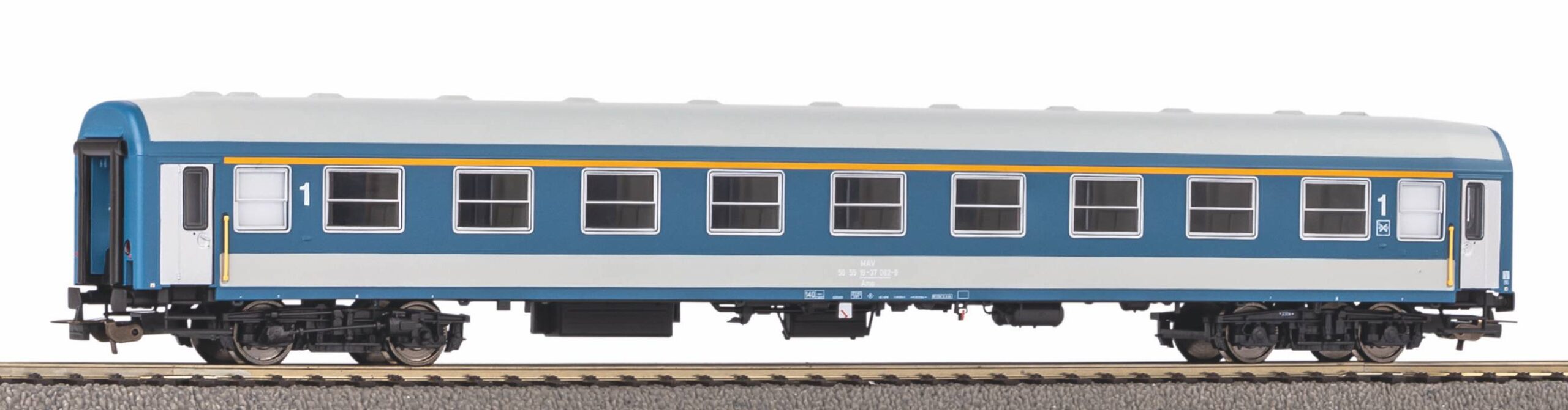 Piko 97619   1st class passenger car, MAV