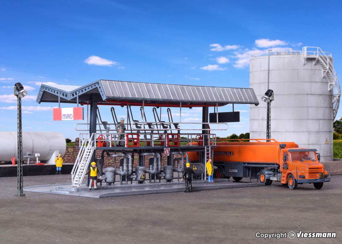Kibri 39834  HO MIRO filling station with SCANIA road tanker