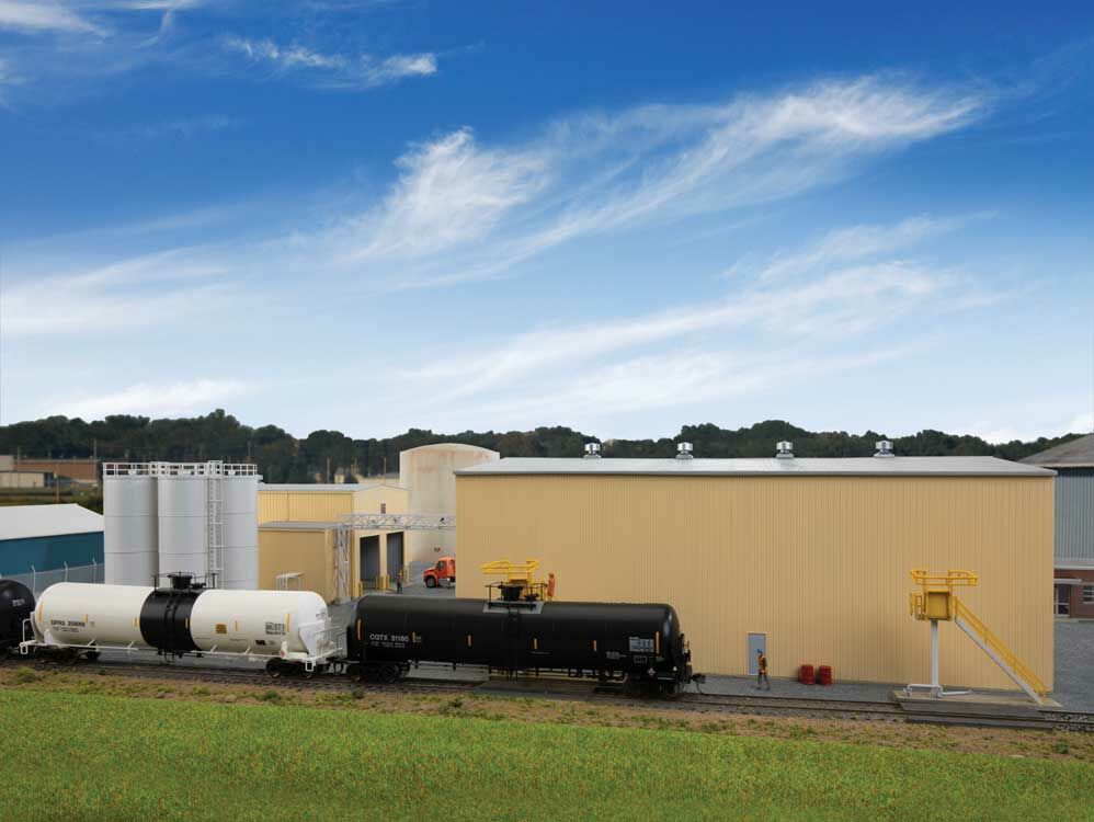 Walthers Cornerstone 4136   HO Chemical Distributor