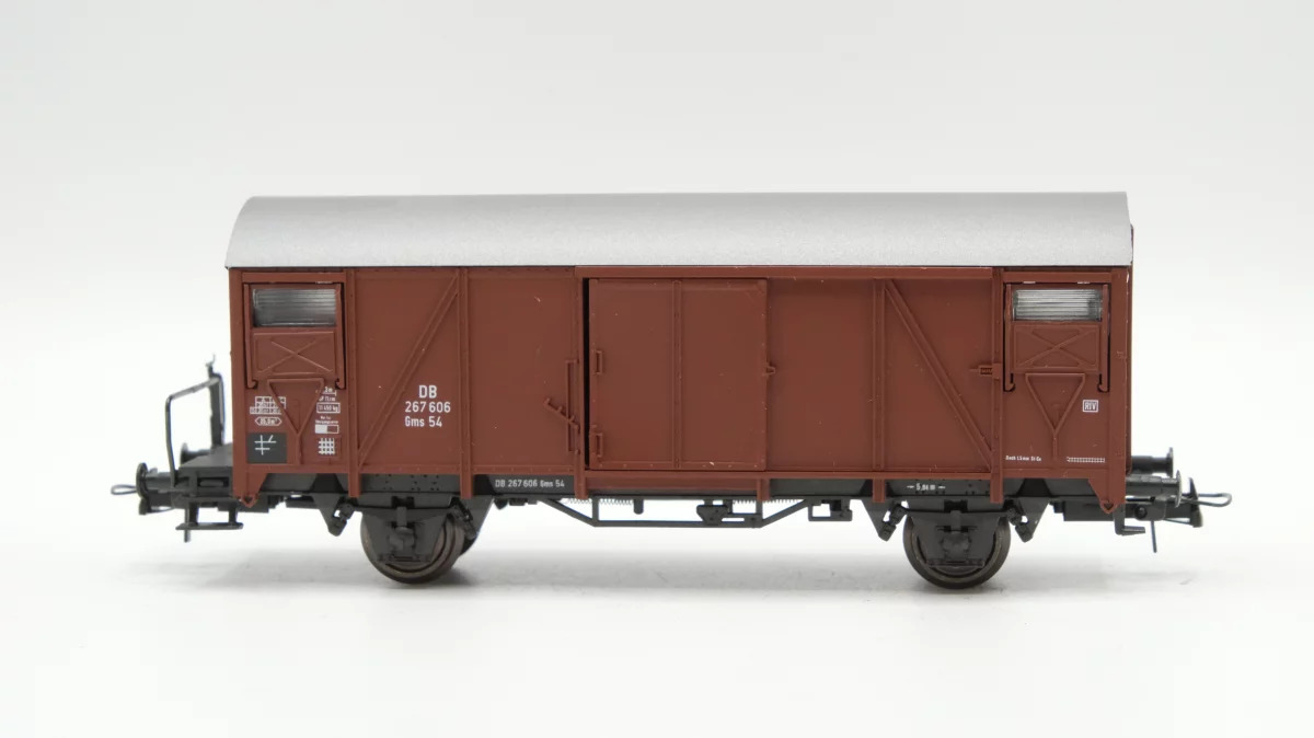 Roco 46256  Covered Freight Car with brakeman's platform, DB